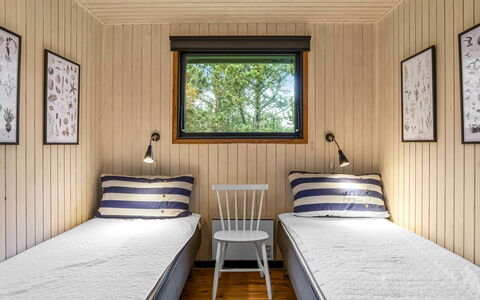 Star - 600M from the Sea: Hout, Interieur Ontwerp, Flooring, Verdieping, Slaapkamer, Bed, Plafond, Kamer, Meubilair, Bed Frame