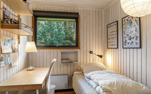 Star - 600M from the Sea: Interieur Ontwerp, Hout, Slaapkamer, Plafond, Verdieping, Flooring, Bed, Meubilair, Lichte Inrichting, Verlichting