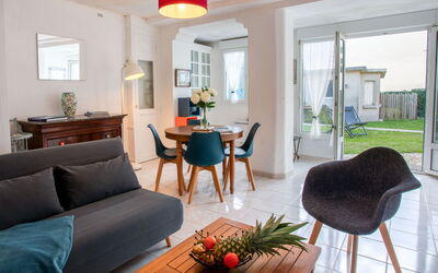 Le Plan D'Eau 400.1: Meubilair, Interieur Ontwerp, Flooring, Verdieping, Hout, Bankstel, Stoel, Woonkamer, Tafel, Kamer