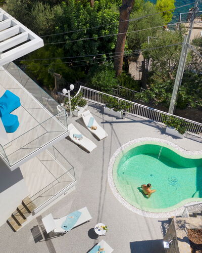 Villa Neranyum: Zwembad, Toevlucht, Buitenmeubels, Samengesteld Materiaal, Eco Hotel, Vrije Tijd, Landgoed, Schaduw, Villa, Thermae