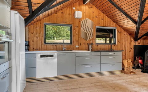 Jantje - 500M to the Fjord: Hout, Plafond, Keuken, Interieur Ontwerp, Flooring, Verdieping, Zolder, Countertop, Beits, Hardwood