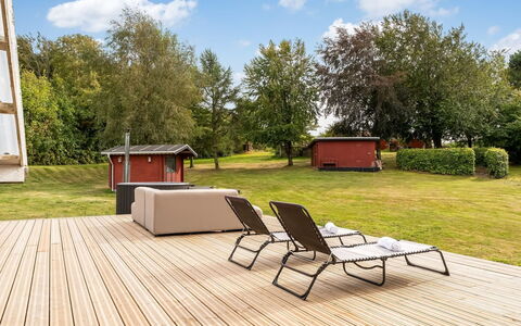 Jantje - 500M to the Fjord: Hout, Houten Vloer, Buitenmeubels, Hardwood, Meubilair, Land Lot, Dek, Beits, Plank, Tuin