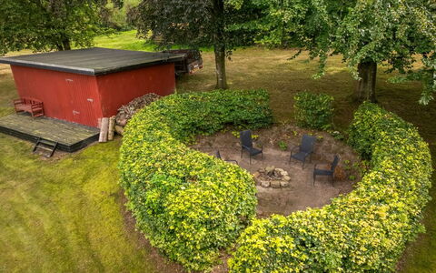 Jantje - 500M to the Fjord: Blad, Struik, Tuin, Groundcover, Gazon, De Lente, Backyard, Landscaping, Werf, Haag
