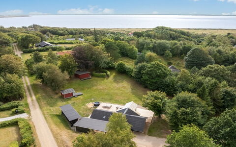 Jantje - 500M to the Fjord: Plain, Huis, Landschap, Dak, Huis, Landelijk Gebied, Land Lot, Verblijf, Menselijke Nederzetting, Landgoed