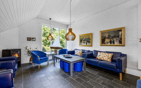 Solvey - 400M from the Sea: Meubilair, Interieur Ontwerp, Flooring, Verdieping, Plafond, Kamer, Stoel, Tafel, Appartement, Keuken En Eettafel