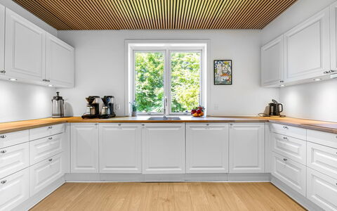 Solvey - 400M from the Sea: Meubilair, Interieur Ontwerp, Flooring, Verdieping, Plafond, Kamer, Stoel, Tafel, Appartement, Keuken En Eettafel