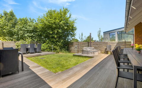 Solvey - 400M from the Sea: Meubilair, Interieur Ontwerp, Flooring, Verdieping, Plafond, Kamer, Stoel, Tafel, Appartement, Keuken En Eettafel