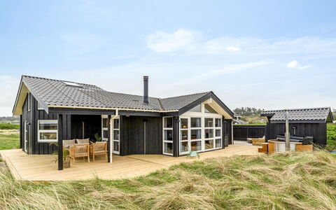 Apelone - 280M from the Sea: Flooring, Muur, Verdieping, Interieur Ontwerp, Hout, Plafond, Houten Vloer, Verlichting, Meubilair, Laminaatvloer