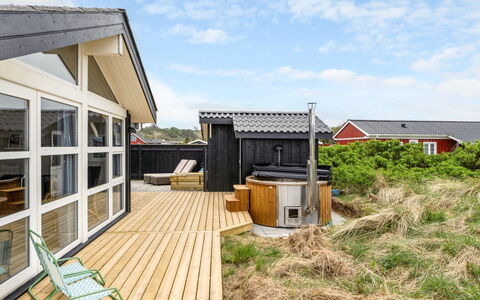 Apelone - 280M from the Sea: Flooring, Muur, Verdieping, Interieur Ontwerp, Hout, Plafond, Houten Vloer, Verlichting, Meubilair, Laminaatvloer