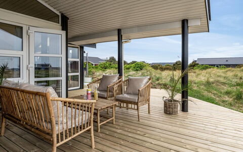 Apelone - 280M from the Sea: Flooring, Muur, Verdieping, Interieur Ontwerp, Hout, Plafond, Houten Vloer, Verlichting, Meubilair, Laminaatvloer