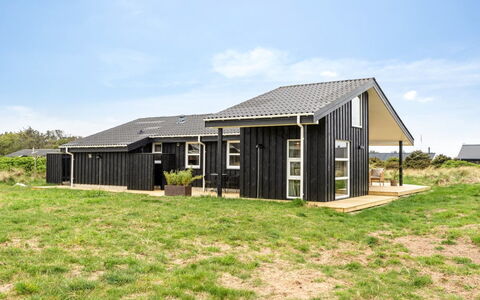 Apelone - 280M from the Sea: Flooring, Muur, Verdieping, Interieur Ontwerp, Hout, Plafond, Houten Vloer, Verlichting, Meubilair, Laminaatvloer