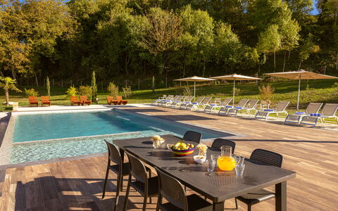 Il Borgo, Borgo Campassini, Monteriggioni: Zwembad, Buitenmeubels, Meubilair, Toevlucht, Stoel, Tafel, Eco Hotel, Buitentafel, Tuin, Schaduw