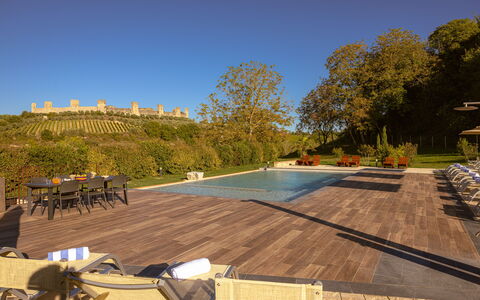 Il Borgo, Borgo Campassini, Monteriggioni: Meubilair, Buitenmeubels, Tuin, Stoel, Buitentafel, Eco Hotel, Schaduw, Zwembad, Ligstoel, Landscaping