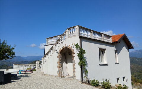 Villa dei Sogni: Muur, Architectuur, Balkon, Landgoed, Trap, Villa, Hacienda