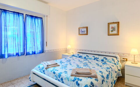 Delma: Slaapkamer, Bed, Interieur Ontwerp, Meubilair, Verdieping, Flooring, Laken, Bedding, Kamer, Appartement