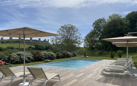 La Piazzetta, Borgo Campassini, Monteriggioni: Zwembad, Buitenmeubels, Meubilair, Ligstoel, Stoel, Samengesteld Materiaal, Schaduw, Tuin, Toevlucht, Paraplu