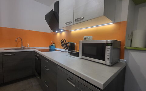 Appartamento Soul & Travel Ac And Wifi Croazia: Keuken, Toestel Van De Keuken, Countertop, Major Appliance, Gootsteen, Cabinetry, Interieur Ontwerp, Huishoudapparatuur, Fornuis, Fornuis