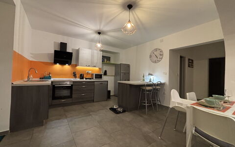 Appartamento Soul & Travel Ac And Wifi Croazia: Interieur Ontwerp, Flooring, Meubilair, Verdieping, Plafond, Hout, Keuken, Countertop, Kamer, Verlichting