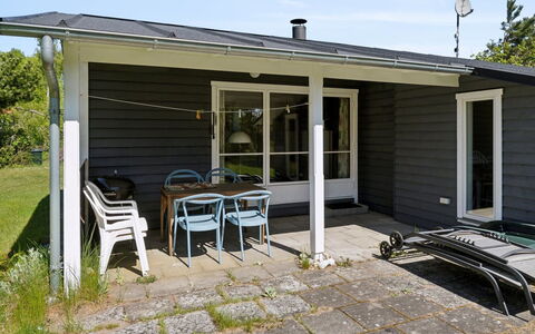 Ginette - 500M from the Sea: Deur, Meubilair, Huis, Verblijf, Schaduw, Buitenmeubels, Siding, Stoel, Veranda, Werf