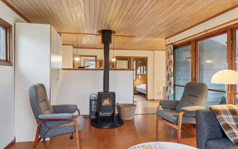 Ginette - 500M from the Sea: Interieur Ontwerp, Flooring, Meubilair, Verdieping, Hout, Plafond, Kamer, Houten Vloer, Woonkamer, Verlichting