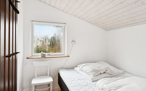 Ginette - 500M from the Sea: Muur, Slaapkamer, Hout, Bed, Plafond, Interieur Ontwerp, Bedding, Laken, Verdieping, Flooring