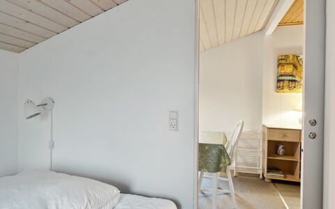 Ginette - 500M from the Sea: Muur, Interieur Ontwerp, Flooring, Verdieping, Hout, Plafond, Meubilair, Slaapkamer, Bed, Kamer