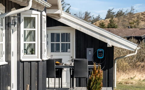 Djuna - 550M from the Sea: Hout, Huis, Veranda, Dek, Hardwood, Dak, Beits, Houten Vloer, Eco Hotel
