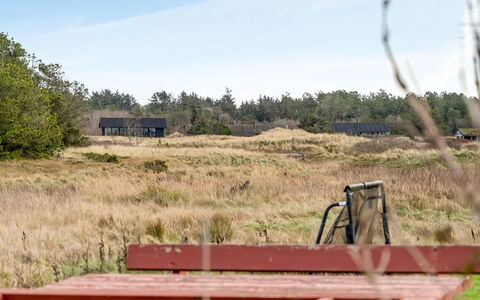 Djuna - 550M from the Sea: Hout, Huis, Veranda, Dek, Hardwood, Dak, Beits, Houten Vloer, Eco Hotel