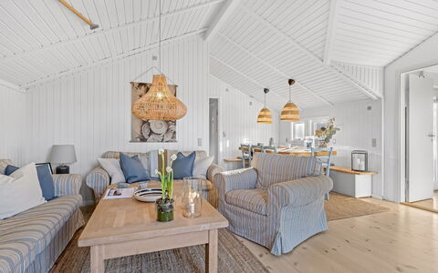 Sissie - 400M from the Sea: Landgoed, Schaduw, Oprit, Boerderij