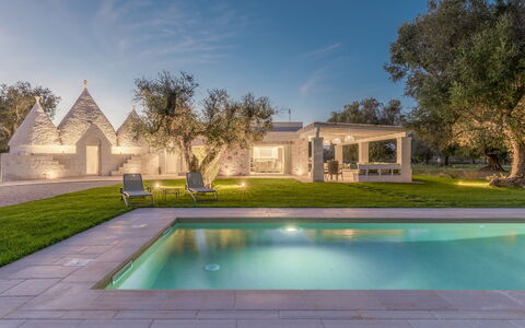Trullo Brenda: Tuin, Gazon, Landgoed, Landscaping, Zwembad, Park, Werf, Boerderij, Villa, Herenhuis