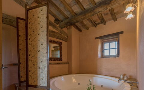 Prugnolo: Muur, Loodgieterswerkinrichting, Bad, Interieur Ontwerp, Flooring, Plafond, Verdieping, Badkamer, Samengesteld Materiaal, Loodgieter