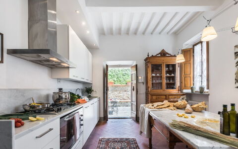 Villa Cerreta: Keuken, Meubilair, Huis, Countertop, Flooring, Interieur Ontwerp, Toestel Van De Keuken, Huis, Huishoudapparatuur, Verlichting