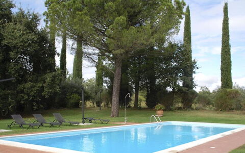 Villa del Lago: Zwembad, Schaduw, Landgoed, Hacienda, Tuin, Gazon, Landscaping, Backyard, Werf, Villa