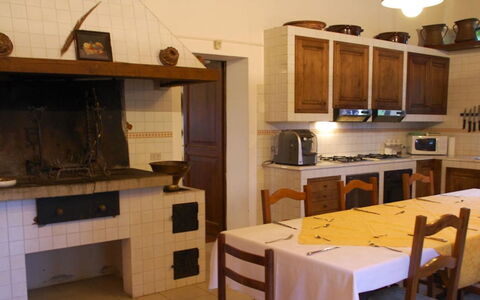 Villa del Lago: Meubilair, Flooring, Interieur Ontwerp, Hout, Verdieping, Keuken, Plafond, Kamer, Keuken En Eettafel, Stoel