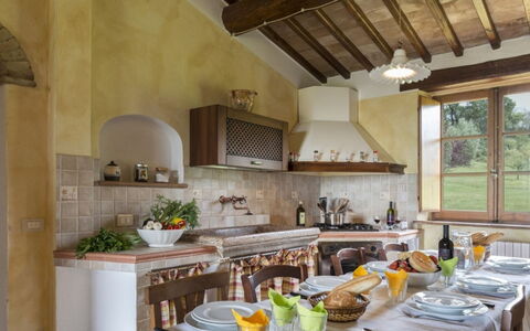 Podere Aurora: Interieur Ontwerp, Meubilair, Keuken, Flooring, Hout, Huis, Plafond, Kamer, Verdieping, Huis