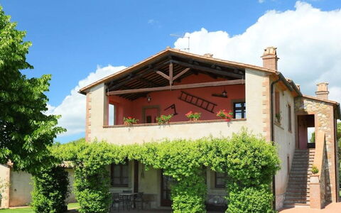 Podere dei Limoni: Struik, Huis, Huis, Verblijf, Deur, Tuin, Boerderij, Landgoed, Hacienda
