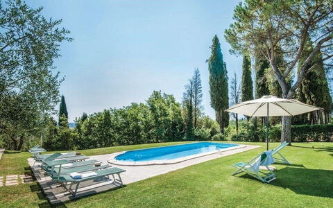 Santo Stefano: Blauw, Land Lot, Zwembad, Landgoed, Tuin, Gazon, Schaduw, Landscaping, Villa, Buitenmeubels