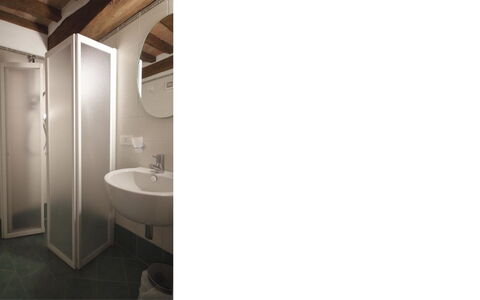 Santo Stefano: Muur, Interieur Ontwerp, Flooring, Verdieping, Badkamer, Plafond, Loodgieter, Toilet, Loodgieterswerkinrichting, Glas