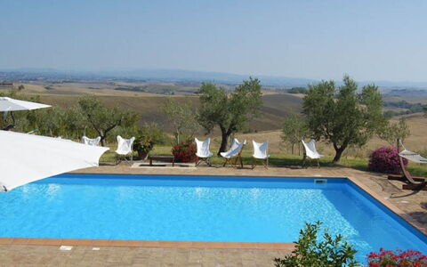 Villa Giuncheto: Zwembad, Toevlucht, Buitenmeubels, Ligstoel, Eco Hotel, Vrije Tijd, Villa, Schaduw, Hacienda, Hotel