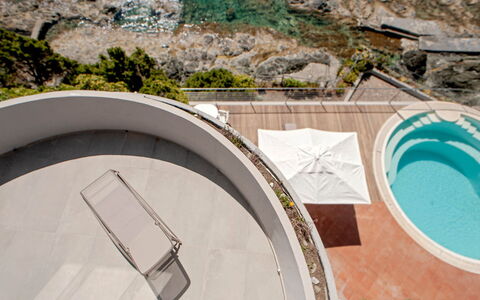 Villa Baia al Mare: Zwembad, Toevlucht, Zee, Oceaan, Jacuzzi, Hotel, Kust, Balkon, Badplaats
