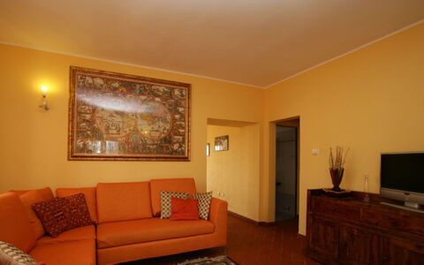 San Giuseppe Villa: Meubilair, Interieur Ontwerp, Muur, Bankstel, Flooring, Hout, Verdieping, Geel, Kamer, Woonkamer