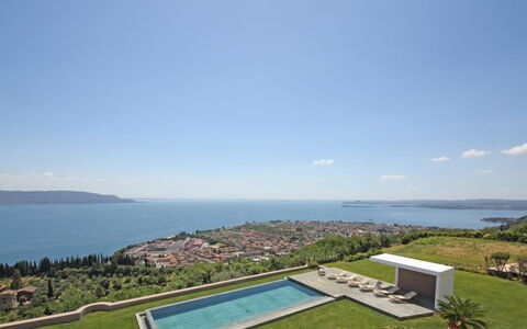 Villa Garda: Kust En Oceanic Landvormen, Zee, Kust, Oceaan, Zwembad, Landgoed, Toevlucht, Baai, Badplaats