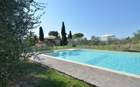 Villa Il Poggio: Zwembad, Landgoed, Buitenmeubels, Hacienda, Tuin, Landscaping, Villa, Backyard, Werf, Gazon