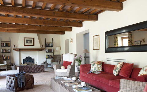 Villa del Cammino: Meubilair, Interieur Ontwerp, Bankstel, Flooring, Muur, Verdieping, Woonkamer, Hout, Plafond, Kamer