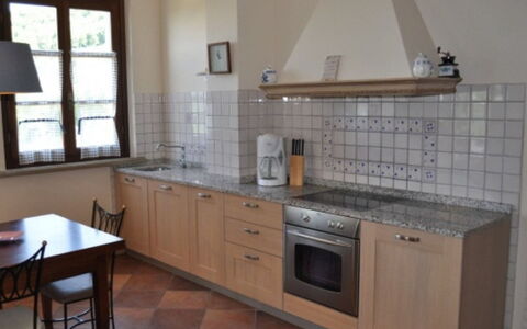 Podere della Madonna Villa: Keuken, Flooring, Countertop, Meubilair, Cabinetry, Verdieping, Interieur Ontwerp, Hout, Toestel Van De Keuken, Gootsteen