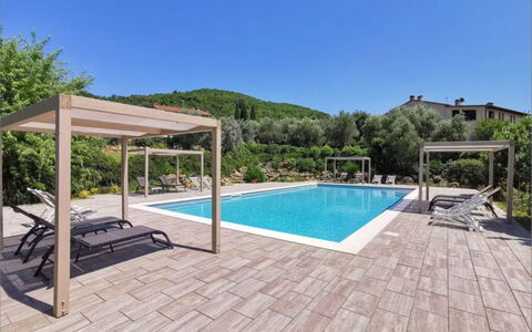 Podere della Madonna Villa: Zwembad, Buitenmeubels, Toevlucht, Samengesteld Materiaal, Flagstone, Schaduw, Eco Hotel, Dek, Patio, Outdoor Structuur