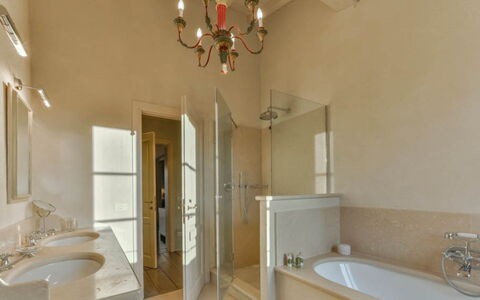 Villa Il Serraglio: Interieur Ontwerp, Muur, Flooring, Loodgieterswerkinrichting, Badkamer, Plafond, Verdieping, Verlichting, Loodgieter, Kraan