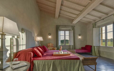 Villa Il Serraglio: Meubilair, Interieur Ontwerp, Huis, Kamer, Slaapkamer, Bed, Lamp, Hoofdkussen, Plafond, Stoel