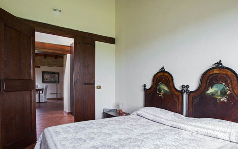 Cascina Tabia: Muur, Interieur Ontwerp, Meubilair, Slaapkamer, Bed, Plafond, Flooring, Verdieping, Kamer, Laken