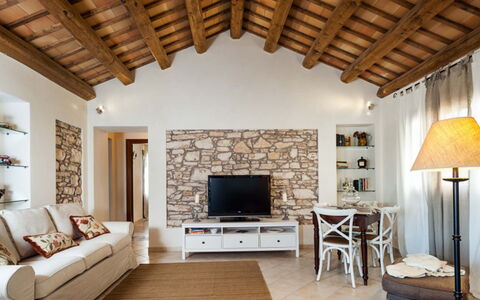 Villa Eroica: Meubilair, Interieur Ontwerp, Muur, Flooring, Hout, Verdieping, Huis, Plafond, Bankstel, Woonkamer